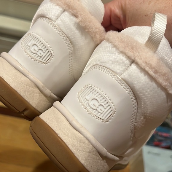 Uggs size 7 white color I wore it once. No stains. Perfect condition. - Picture 7 of 9
